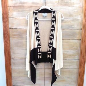 Skies are Blue women waterfall oversized Aztec cream black open front vest small